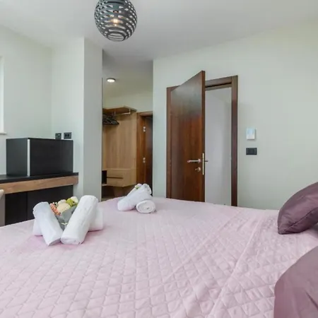 Ana Skicini For 10 People With Heated Pool, Kids Activities And Sea View Near Novigrad