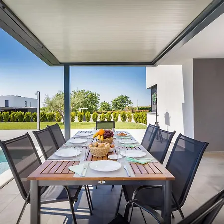 Villa Ana Skicini For 10 People With Heated Pool, Kids Activities And Sea View Near Novigrad *