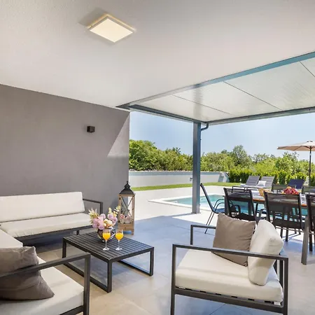 Ana Skicini For 10 People With Heated Pool, Kids Activities And Sea View Near Novigrad Villa *