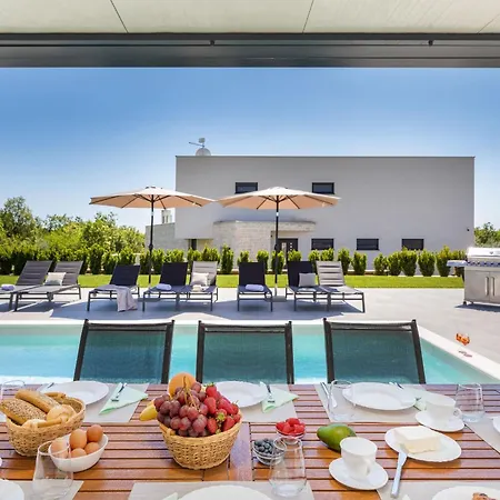 Villa Ana Skicini For 10 People With Heated Pool, Kids Activities And Sea View Near Novigrad Juršići