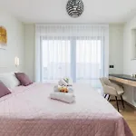 Villa Ana Skicini For 10 People With Heated Pool, Kids Activities And Sea View Near Novigrad *