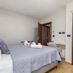 Villa Ana Skicini For 10 People With Heated Pool, Kids Activities And Sea View Near Novigrad *