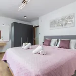 Ana Skicini For 10 People With Heated Pool, Kids Activities And Sea View Near Novigrad Villa Jursici