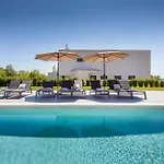 Ana Skicini For 10 People With Heated Pool, Kids Activities And Sea View Near Novigrad Jursici