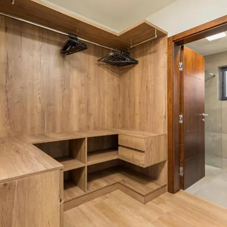 Ana Skicini For 10 People With Heated Pool, Kids Activities And Sea View Near Novigrad וילה