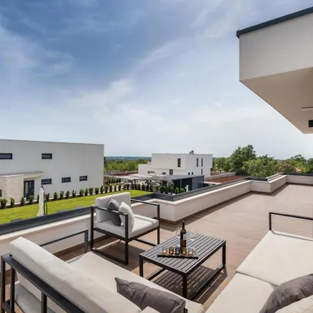Ana Skicini For 10 People With Heated Pool, Kids Activities And Sea View Near Novigrad Juršići