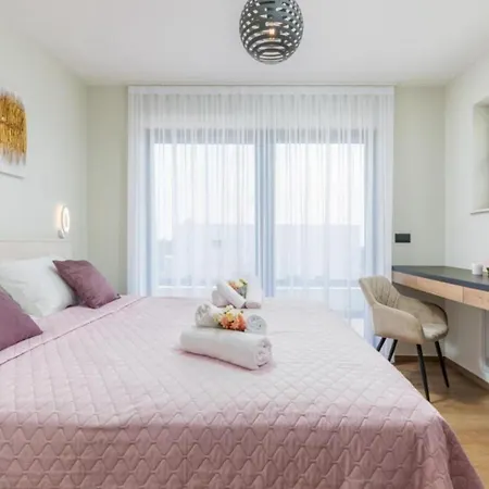 Villa Ana Skicini For 10 People With Heated Pool, Kids Activities And Sea View Near Novigrad *
