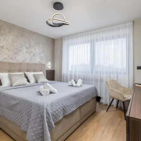 Ana Skicini For 10 People With Heated Pool, Kids Activities And Sea View Near Novigrad וילה *