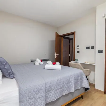 Villa Ana Skicini For 10 People With Heated Pool, Kids Activities And Sea View Near Novigrad *