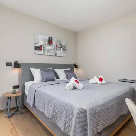 Ana Skicini For 10 People With Heated Pool, Kids Activities And Sea View Near Novigrad * Juršići