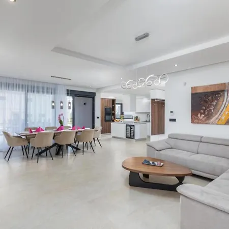 Villa Ana Skicini For 10 People With Heated Pool, Kids Activities And Sea View Near Novigrad Juršići