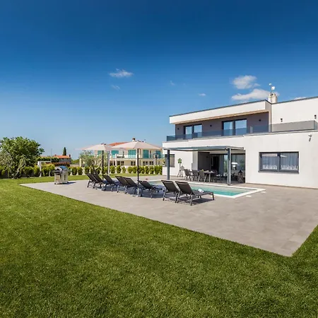 Ana Skicini For 10 People With Heated Pool, Kids Activities And Sea View Near Novigrad וילה *