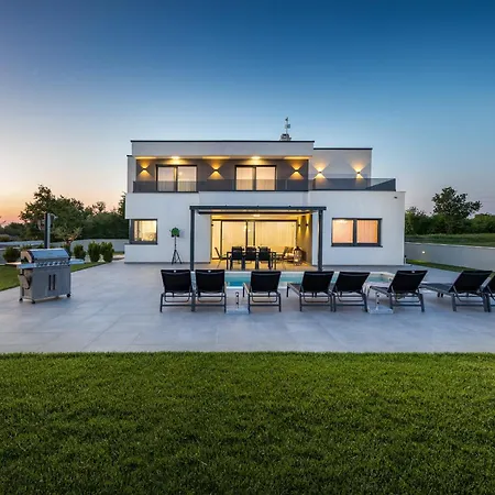 וילה Ana Skicini For 10 People With Heated Pool, Kids Activities And Sea View Near Novigrad Juršići