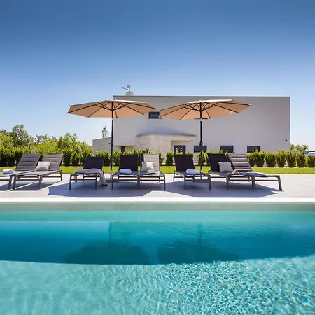 Ana Skicini For 10 People With Heated Pool, Kids Activities And Sea View Near Novigrad Juršići