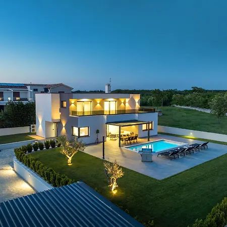 Ana Skicini For 10 People With Heated Pool, Kids Activities And Sea View Near Novigrad וילה *